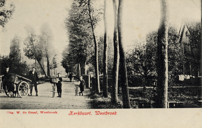15269 Gezicht op de Kerkdijk met loofbomen te Westbroek uit het westen; met links een hondenkar. N.B. De gemeente ...